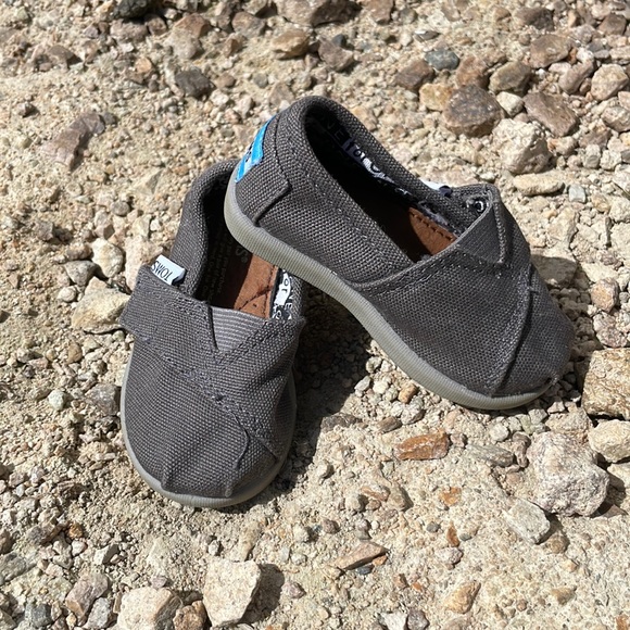 Toms T3 shoes. Grey. - Picture 1 of 4